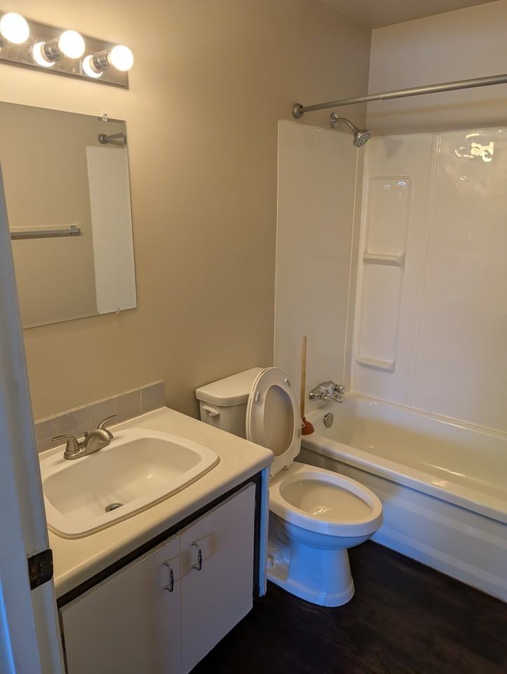 Viking Apartments - Photo 6 of 8