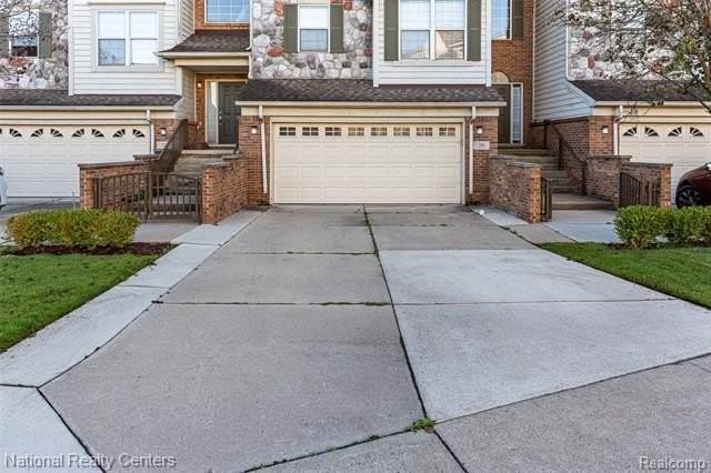 29 Lyons Ct - Photo 2 of 43