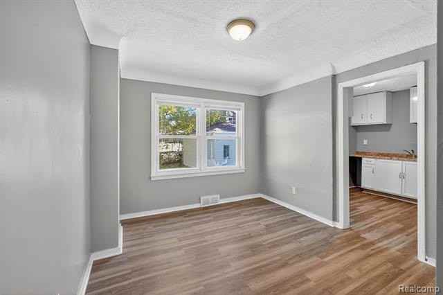 20216 Regent Dr - Photo 5 of 14