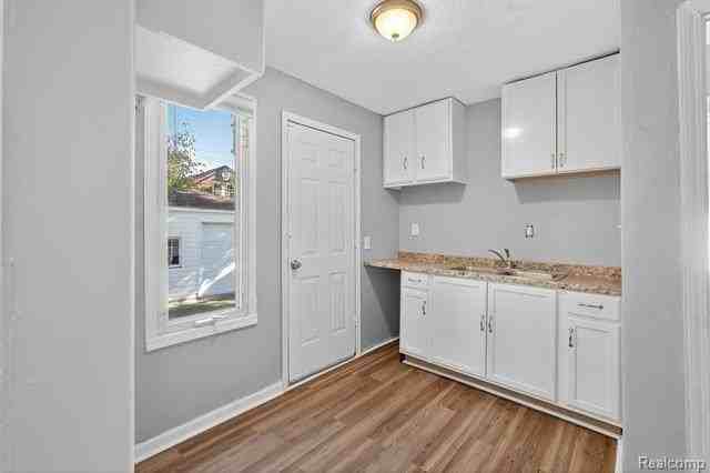 20216 Regent Dr - Photo 6 of 14
