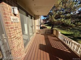 featured image of 6687 Maple Lakes Dr