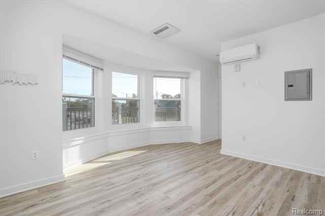 799 E Grand Blvd #7 - Photo 4 of 13