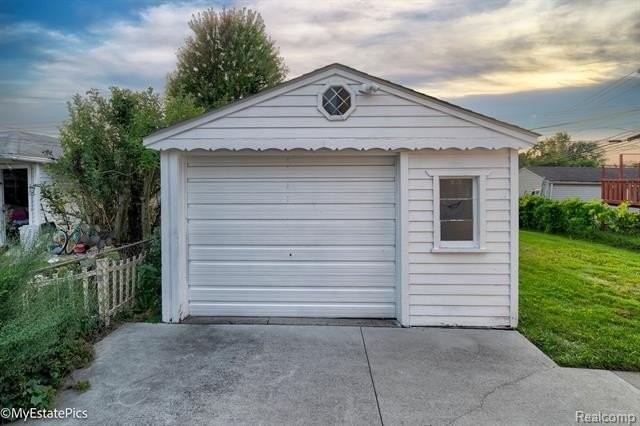 6151 Helen St - Photo 5 of 38