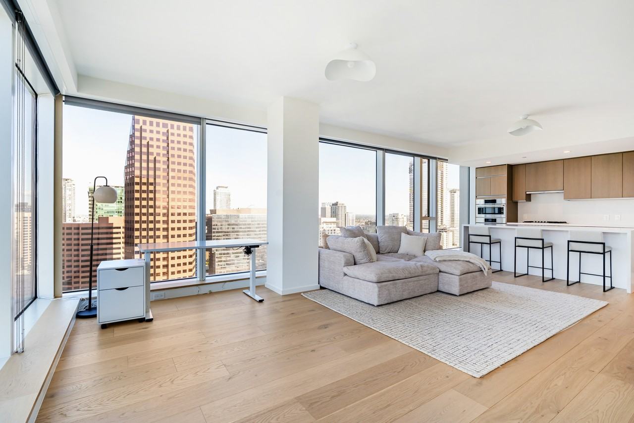 889 Francisco Street - Photo 4 of 37