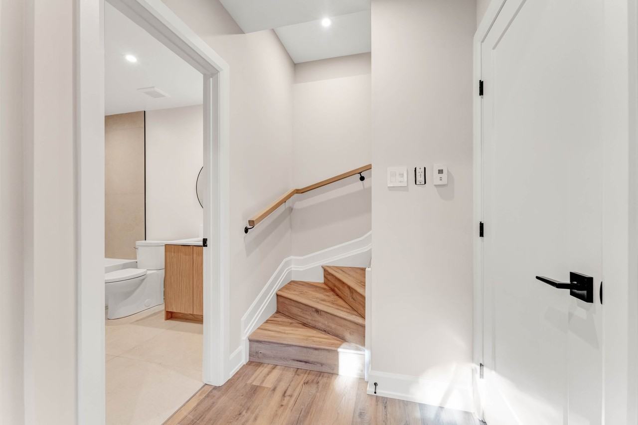 132 Carillon Street - Photo 3 of 8