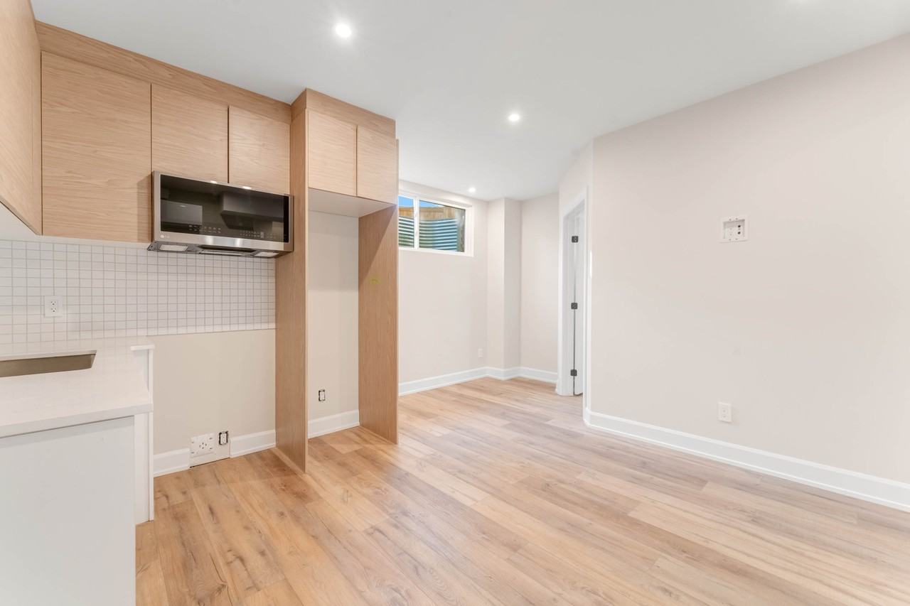 132 Carillon Street - Photo 5 of 8