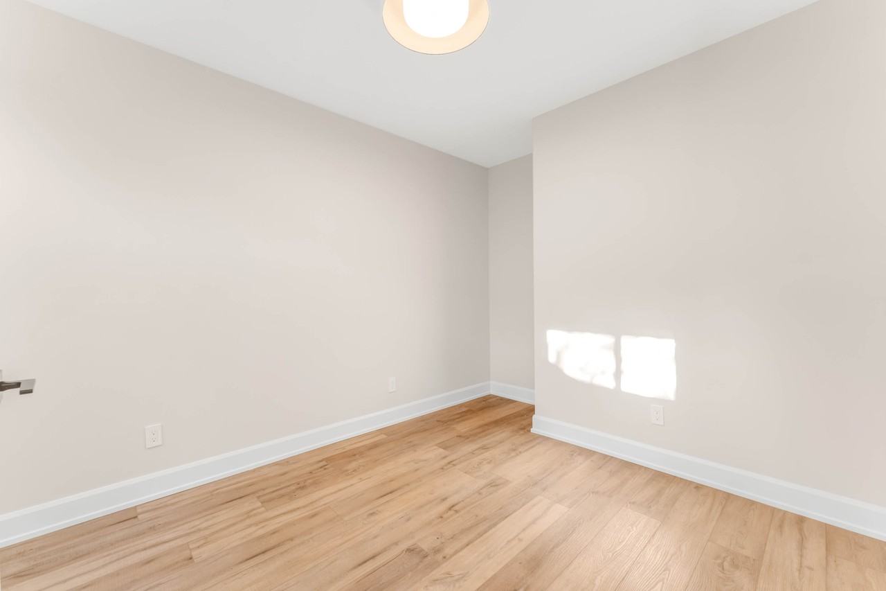 132 Carillon Street - Photo 6 of 8