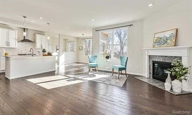 2839 Dillon Dr - Photo 3 of 45