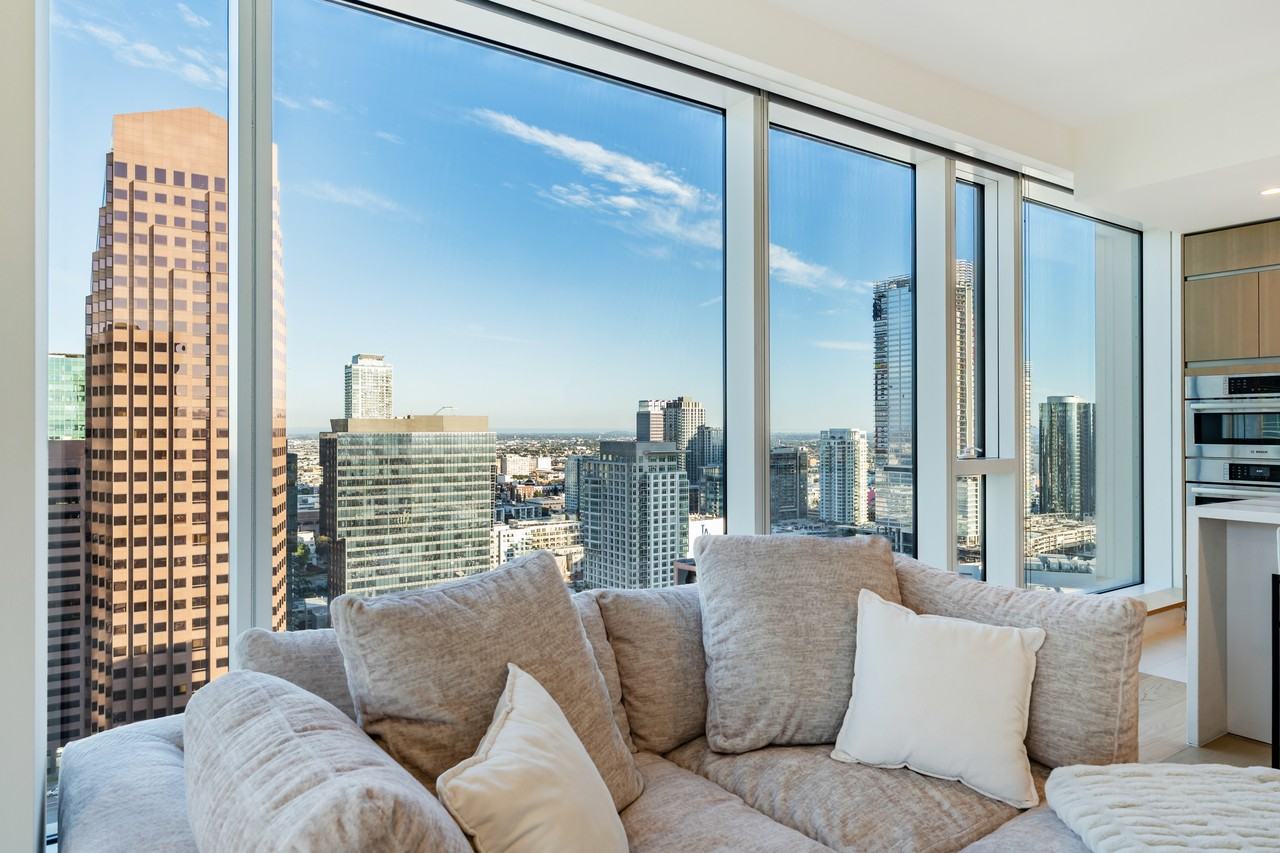 889 Francisco Street - Photo 5 of 37