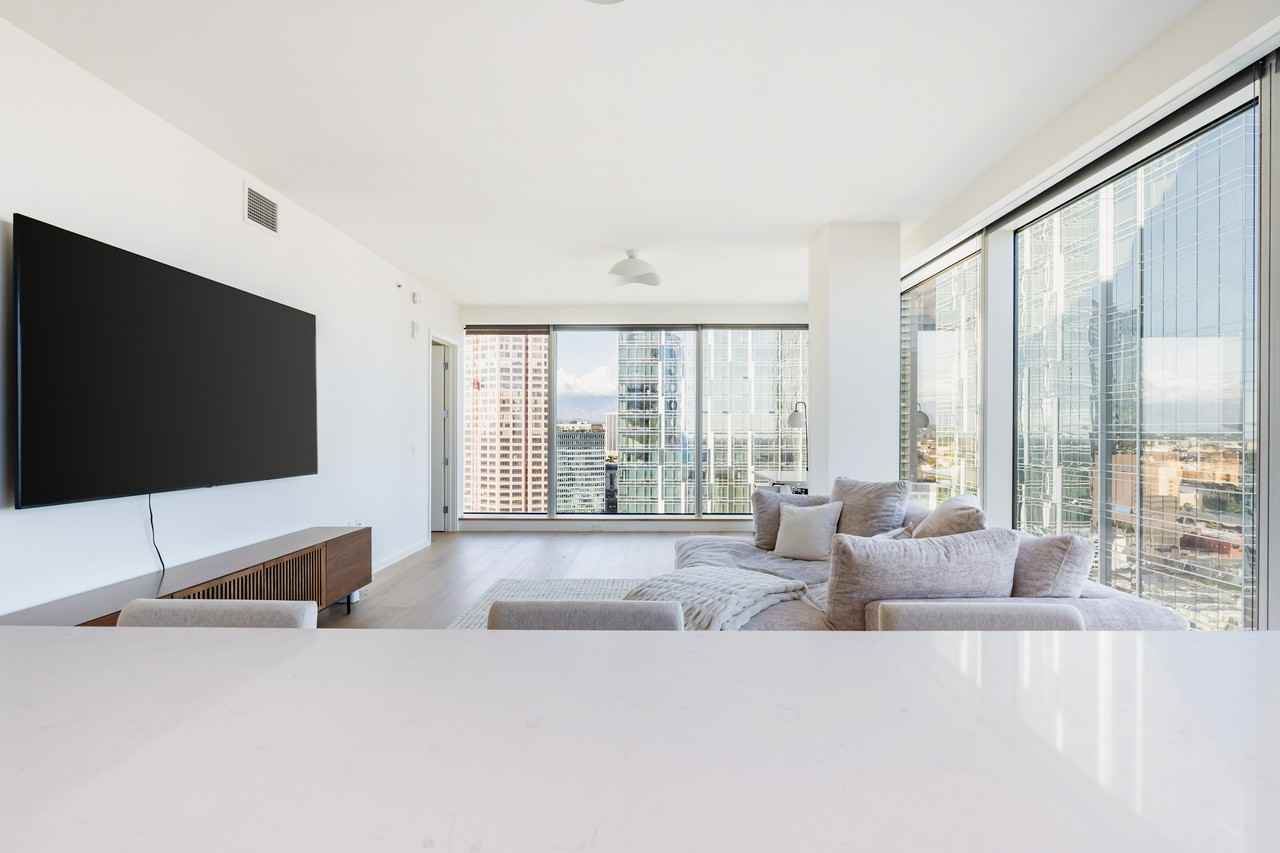 889 Francisco Street - Photo 6 of 37