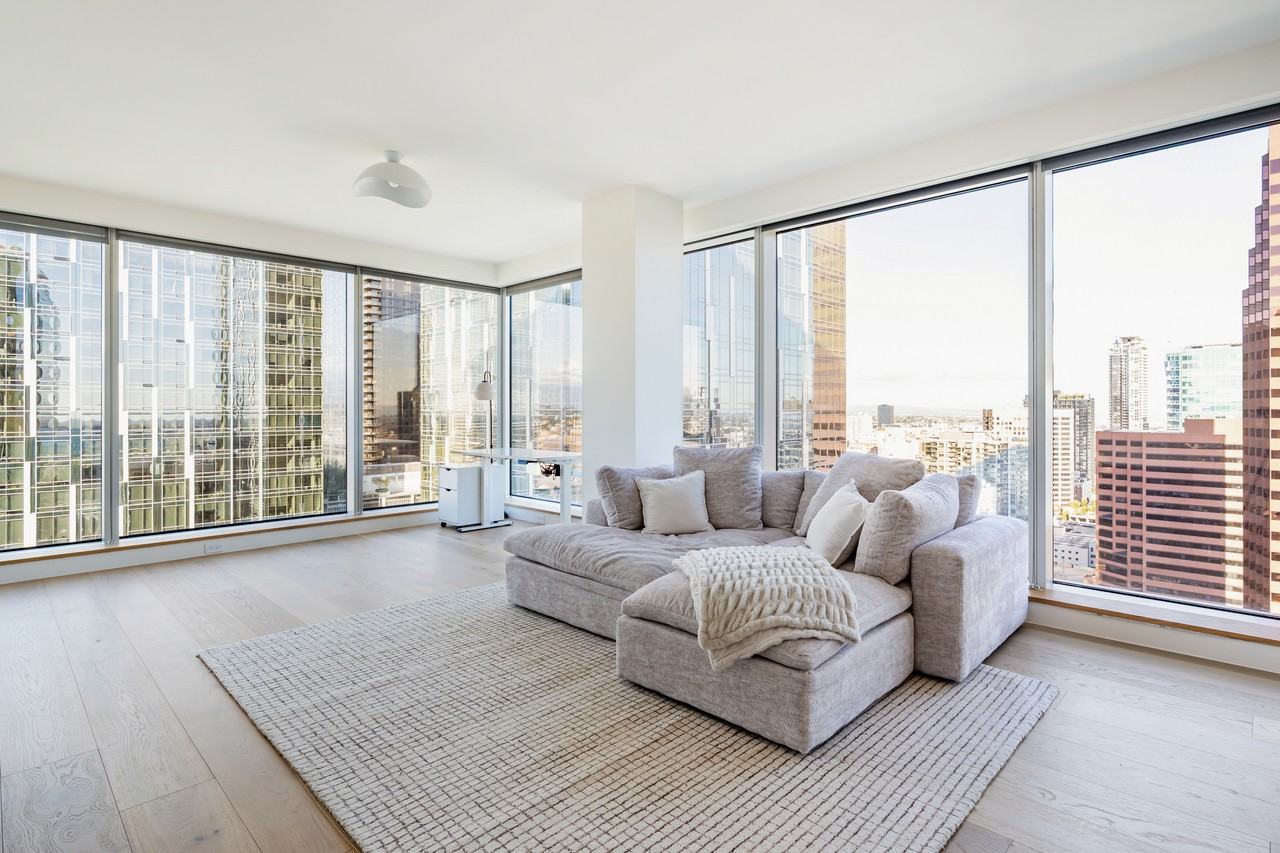 889 Francisco Street - Photo 7 of 37