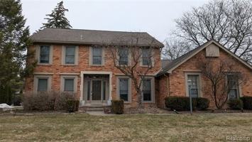 featured image of 4912 Oak River Dr