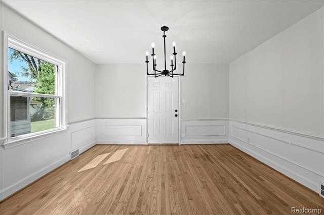 17421 Quincy St - Photo 7 of 21