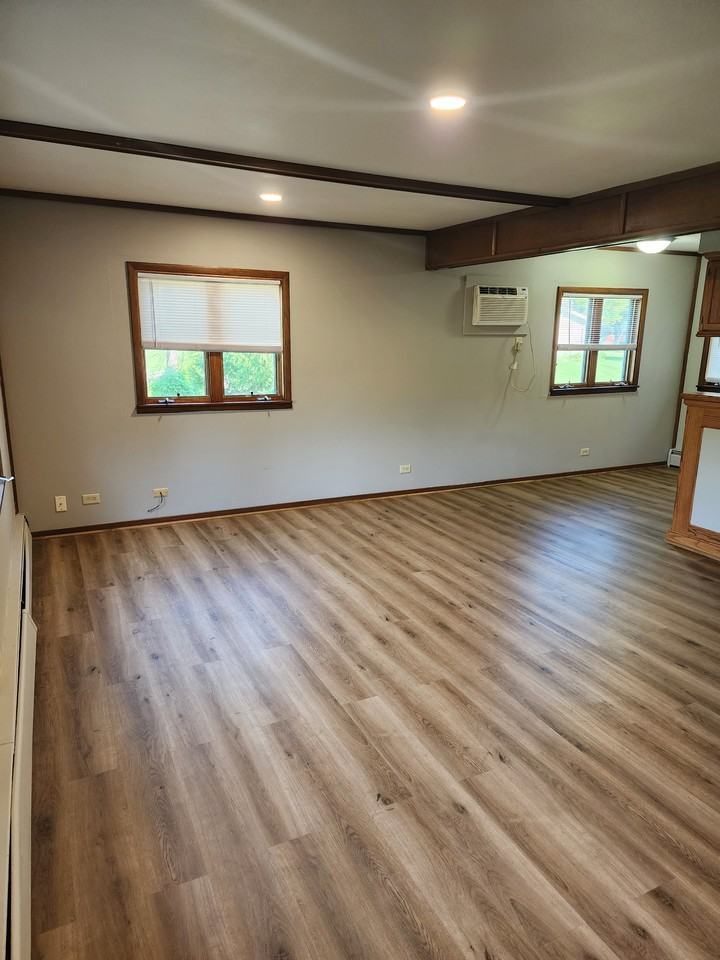 1550 N Eagle St #B - Photo 3 of 7