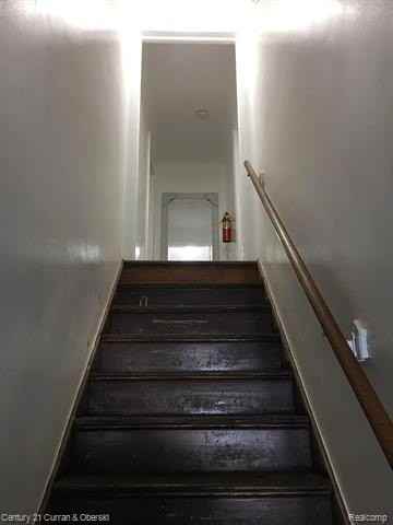 767 Riverbank St - Photo 4 of 16