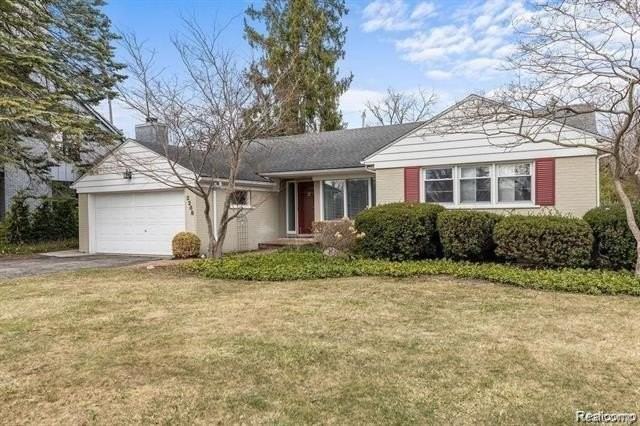 2288 Northlawn Blvd - Photo 2 of 24