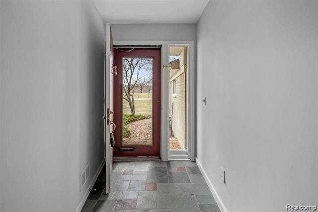 2288 Northlawn Blvd - Photo 4 of 24