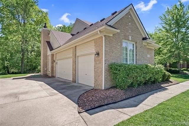 6062 Fairborn Dr - Photo 4 of 36