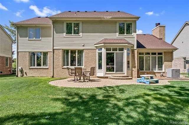 6062 Fairborn Dr - Photo 5 of 36