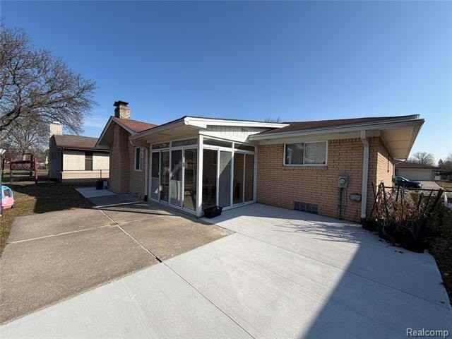 39725 Crystal Dr - Photo 2 of 9