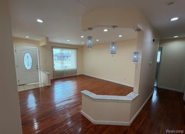 39725 Crystal Dr - Photo 5 of 9