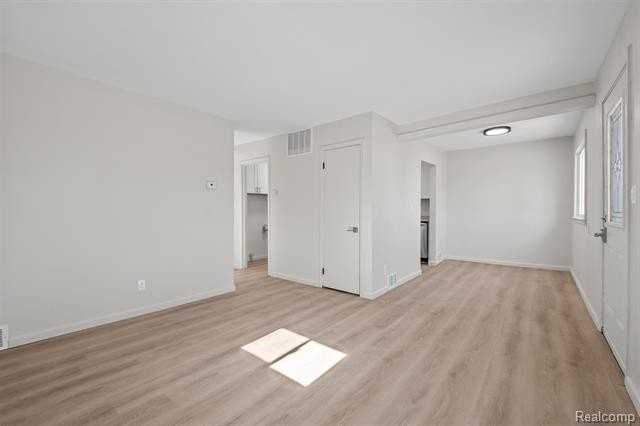 977 Kettering Ave - Photo 3 of 21