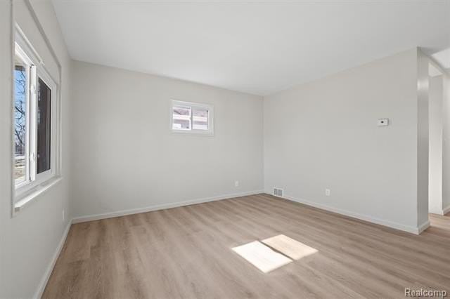 977 Kettering Ave - Photo 5 of 21