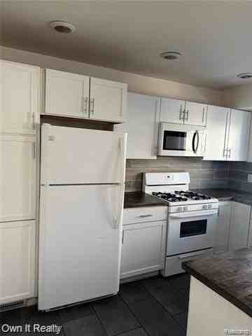 641 E Brockton Ave - Photo 6 of 11