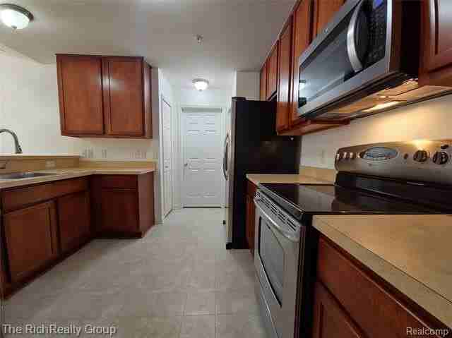2394 Arcadia Dr - Photo 4 of 36