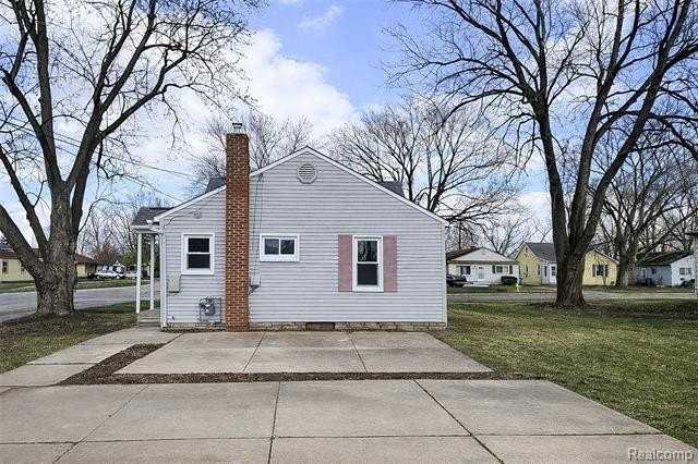 7451 Cavell St - Photo 4 of 27