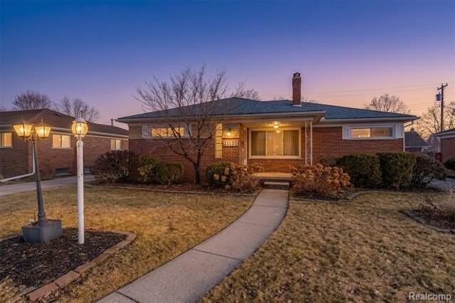 21135 Virginia Ave - Photo 2 of 33