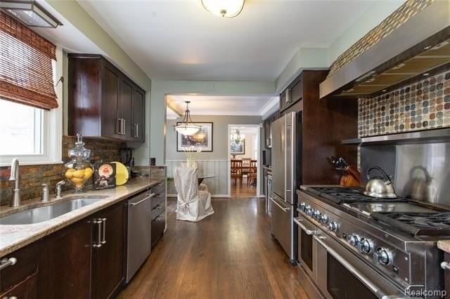 19451 Argyle Cres - Photo 2 of 33