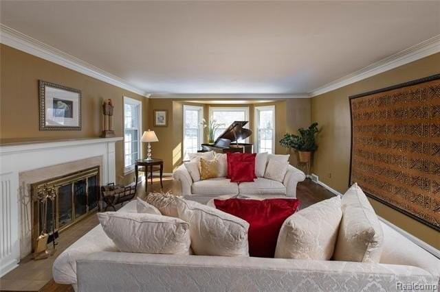 19451 Argyle Cres - Photo 4 of 33