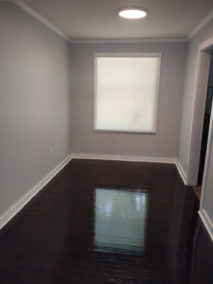 1503 W 6th St #1 - Photo 4 of 7