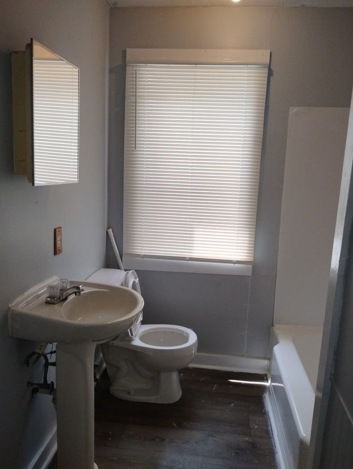 1503 W 6th St #1 - Photo 5 of 7