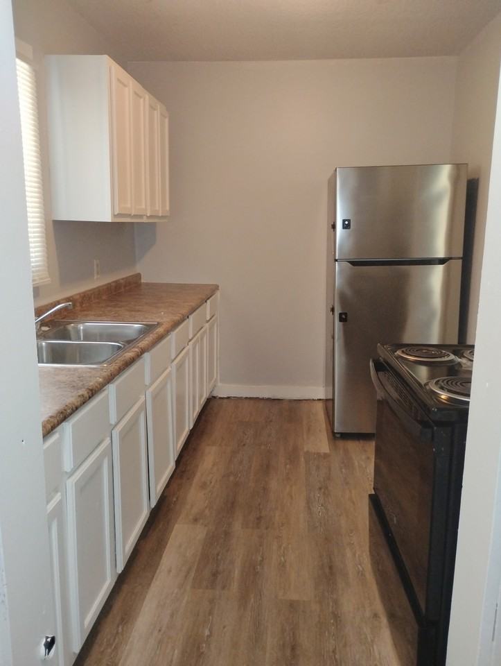 1503 W 6th St #1 - Photo 6 of 7