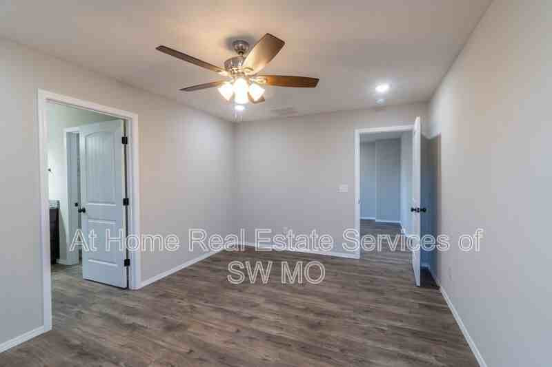 1805 S 15th Ave - Photo 5 of 13