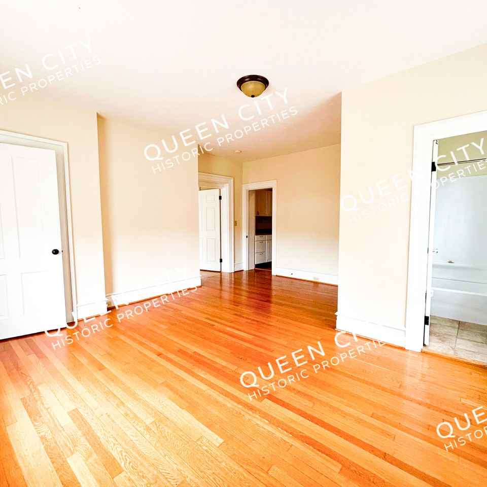 821 W Beverley St #3 - Photo 4 of 14