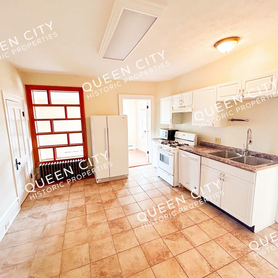 821 W Beverley St #3 - Photo 5 of 14