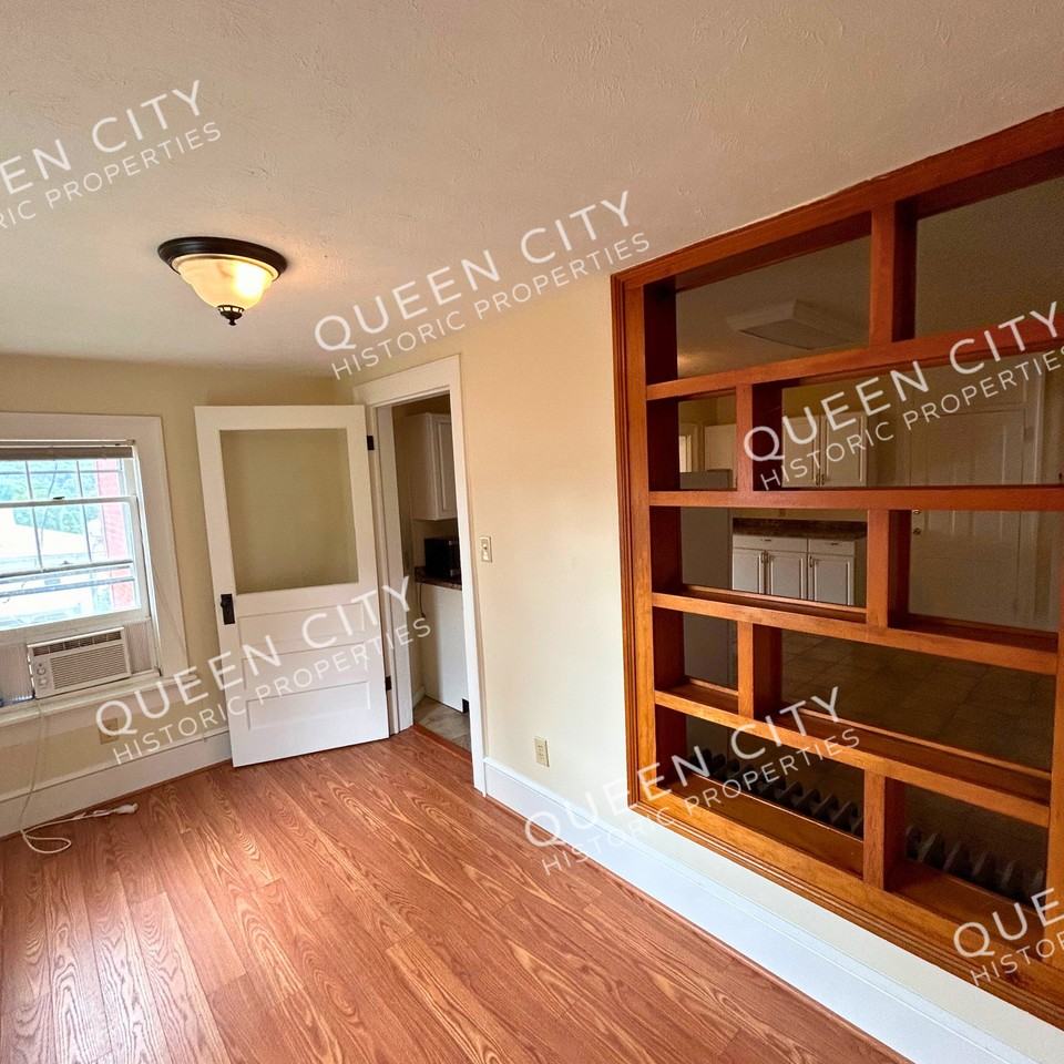 821 W Beverley St #3 - Photo 7 of 14