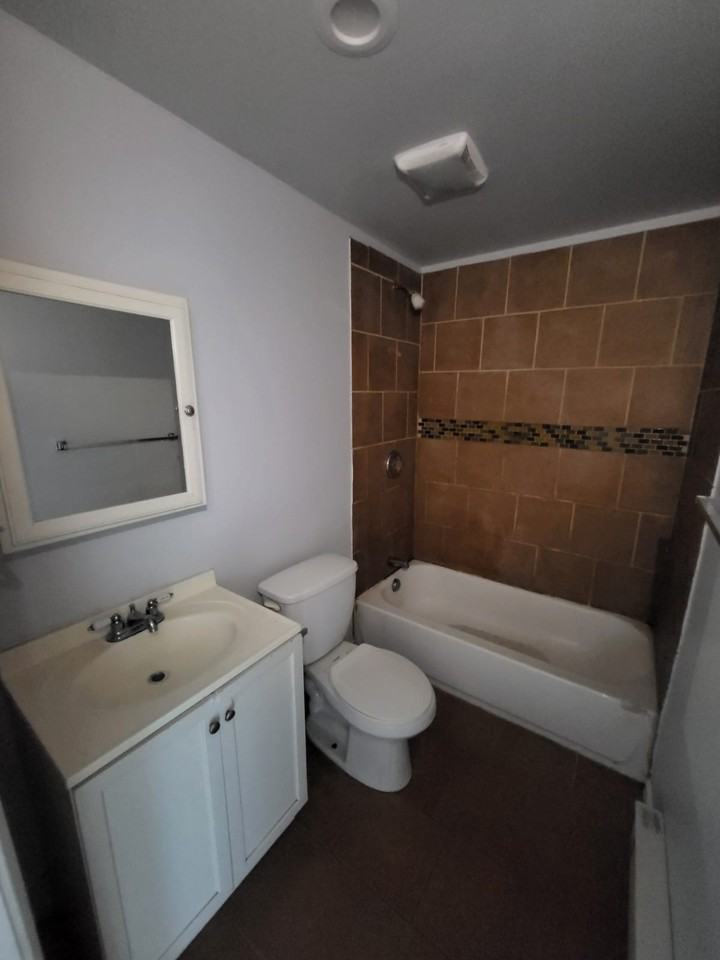 425 W Bringhurst St #2 - Photo 2 of 11