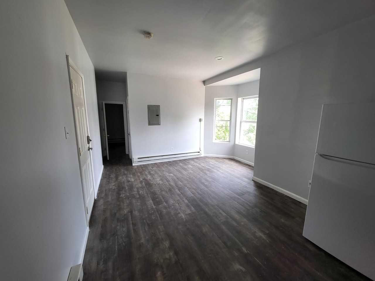 425 W Bringhurst St #2 - Photo 5 of 11