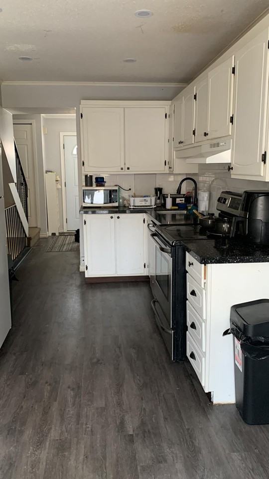 121 University Avenue East #19 - Photo 3 of 11