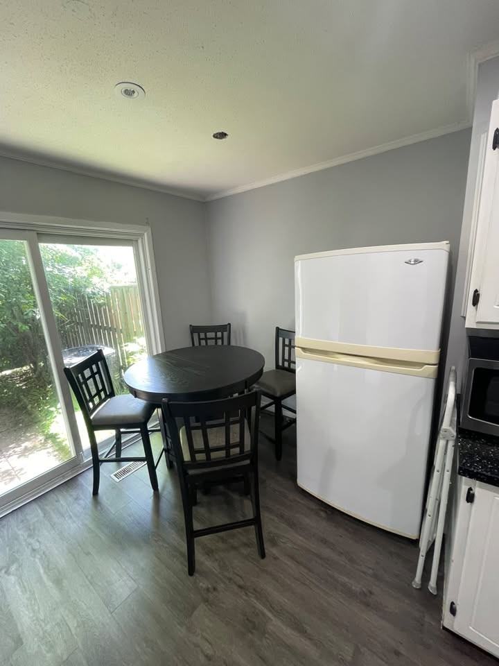 121 University Avenue East #19 - Photo 7 of 11