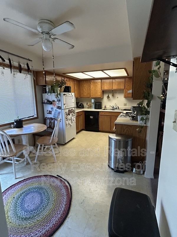 13 S Trail Of The Woods St - Photo 2 of 10