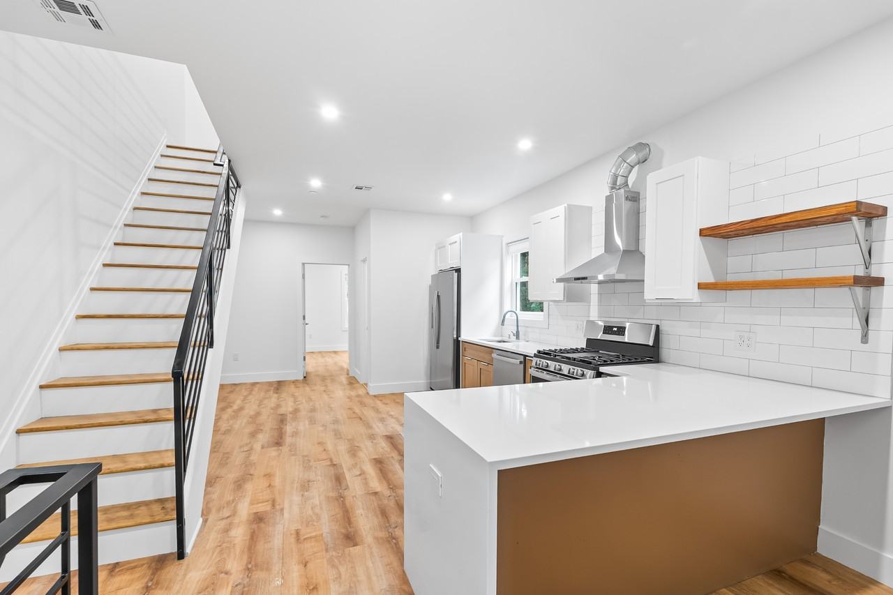 442 W Queen Ln #2 - Photo 4 of 11