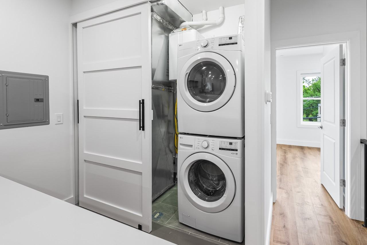 442 W Queen Ln #2 - Photo 5 of 11