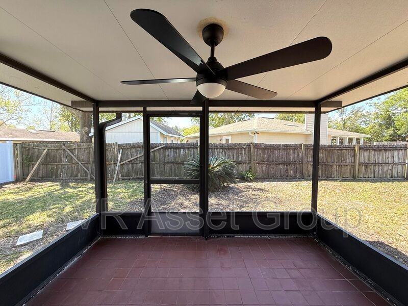 432 Helmsman Ln - Photo 4 of 19