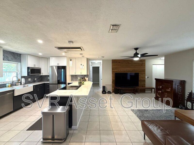 432 Helmsman Ln - Photo 5 of 19