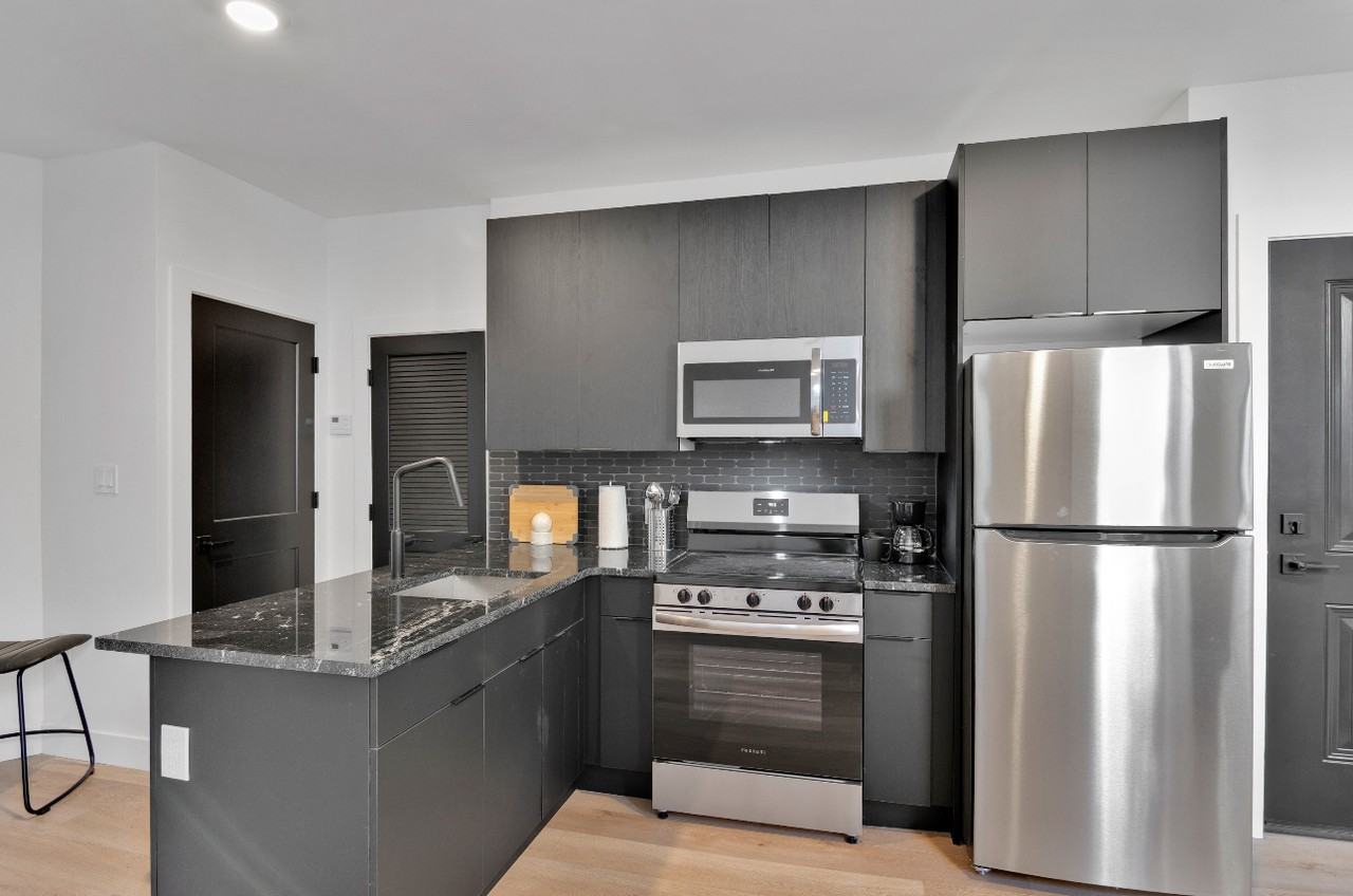 3138 N Broad St #4 - Photo 6 of 9